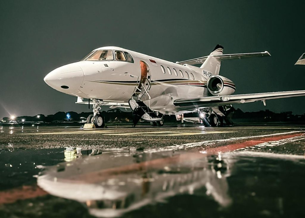 Private Jet Charter Hawker 850 XP